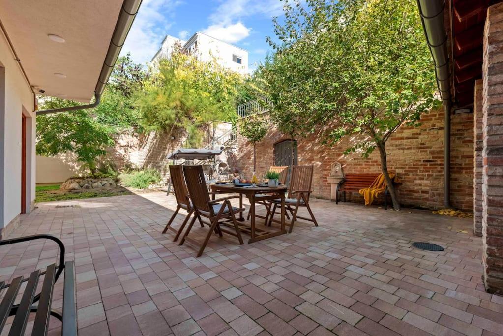 Mandula Apartman Pecs Exterior photo